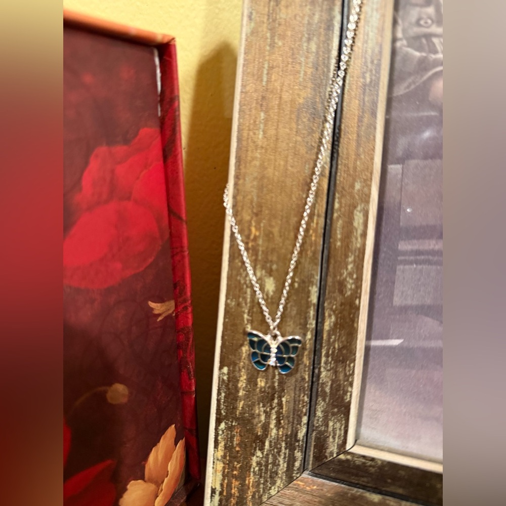 Elegant Gold Butterfly Pendant Necklace
